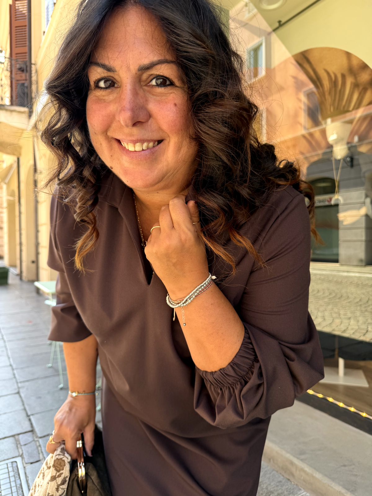 ABITO IN VISCOSA - Scollo a V e colletto a camicia